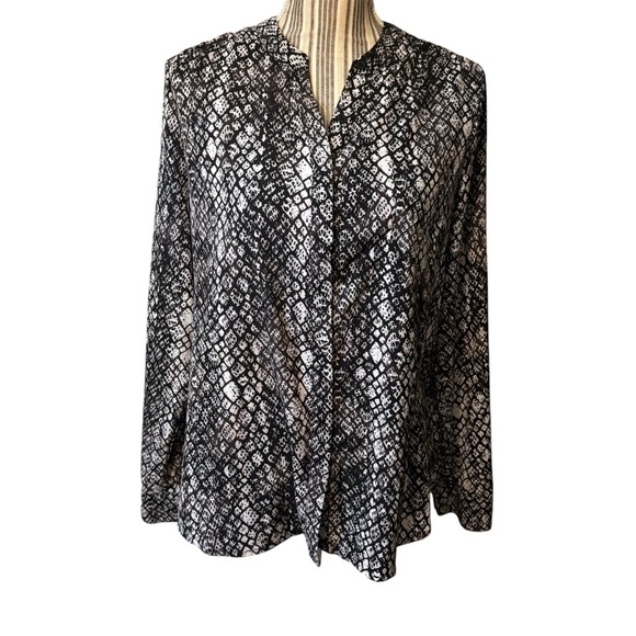 Apt. 9 Monochrome Patterned Blouse Large Animal Print Black White Button-Up Top - Picture 1 of 16